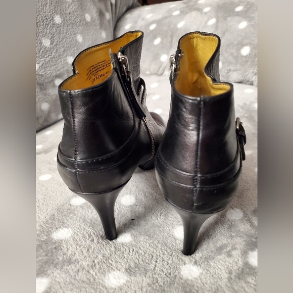 Nine West - Size 8.5, leather, heeled, zip up ankle boots. - Picture 8 of 16